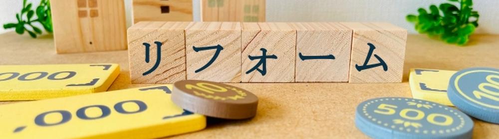 クラフト紙の上に置かれたスケッチブックに「まとめ」と書かれ、横に絵の具と筆が並ぶ手作り感のあるまとめイメージ