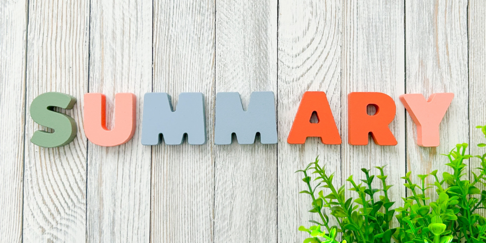 SUMMARYの文字ブロックとグリーンインテリア