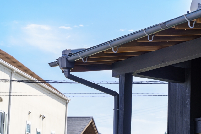 黒い雨樋の画像